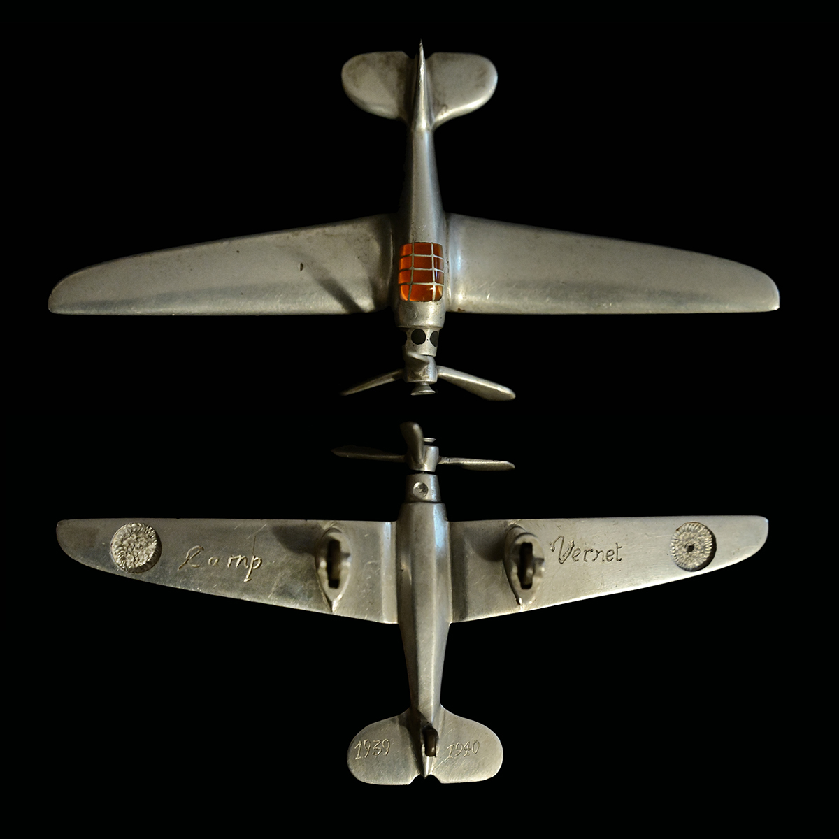 Zwei Flugzeug-Miniaturen