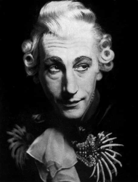 Beaumarchais. Szenenfoto der Urauff&uuml;hrung am Deutschen Theater Berlin am 9. M&auml;rz 1946 mit Heinrich Greif als Vaudreuil