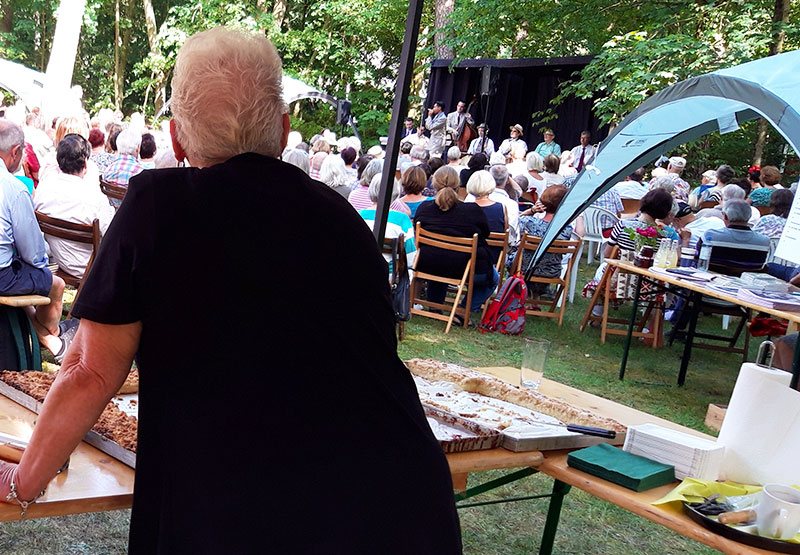 Kuchenbar im Garten