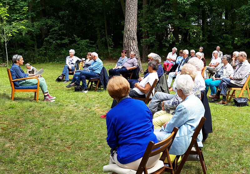 Marion Brasch liest im Garten