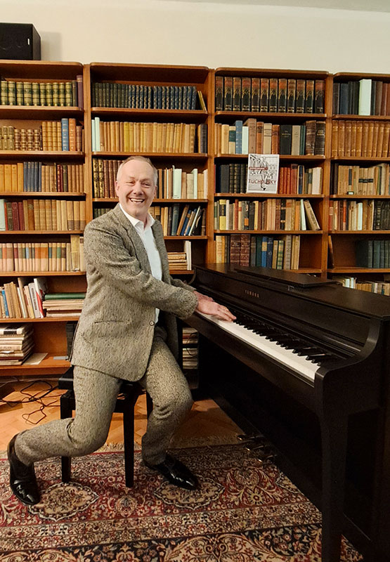 Johannes Kirchberg spielt Klavier