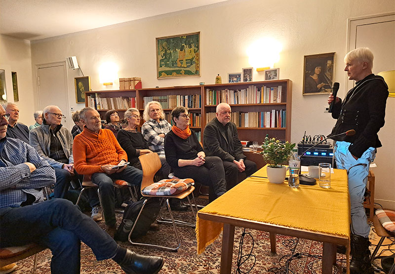 Peter Erler hält einen Vortrag
