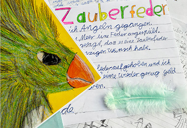 Von einem Kind angefretigte Zeichnung eines Vogels und Text dazu