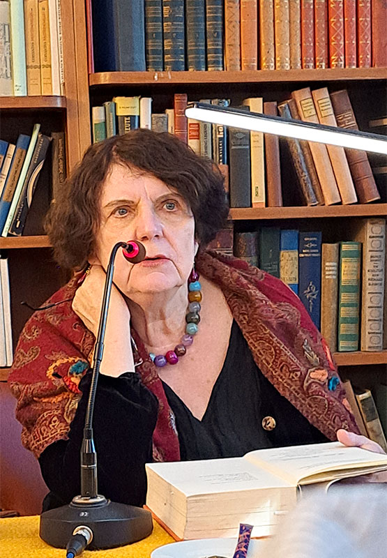 Regina Scheer liest aus "Bittere Brunnen"