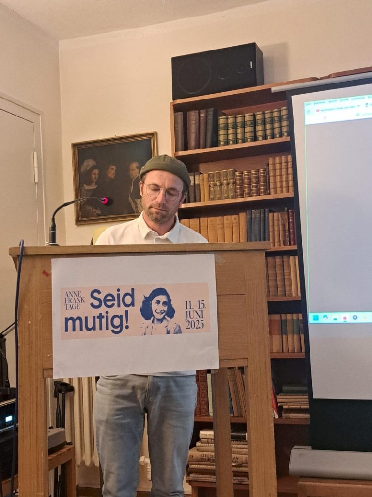 Candy Boldt-Händel beim Anne-Frank-Gedenktag 2026 im Friedrich-Wolf-Literaturhaus